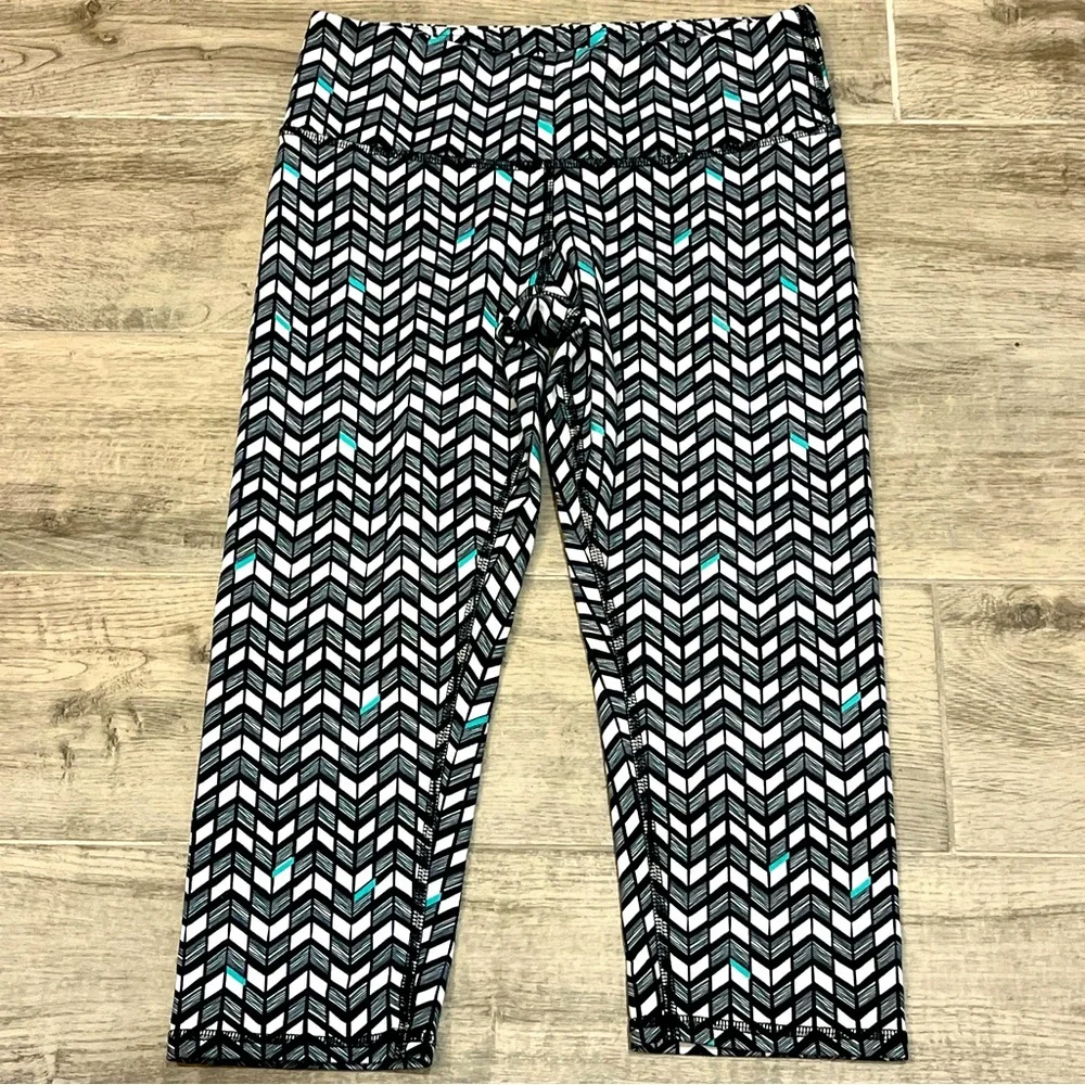 Alo‎ Yoga Spark Airbrush Arrow Capri Leggings Women’s Size XS